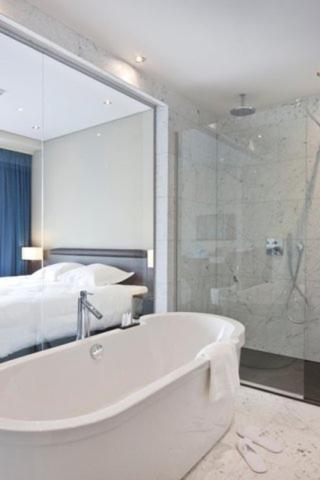 Blue Woods Hotel - Deerlijk 객실 사진